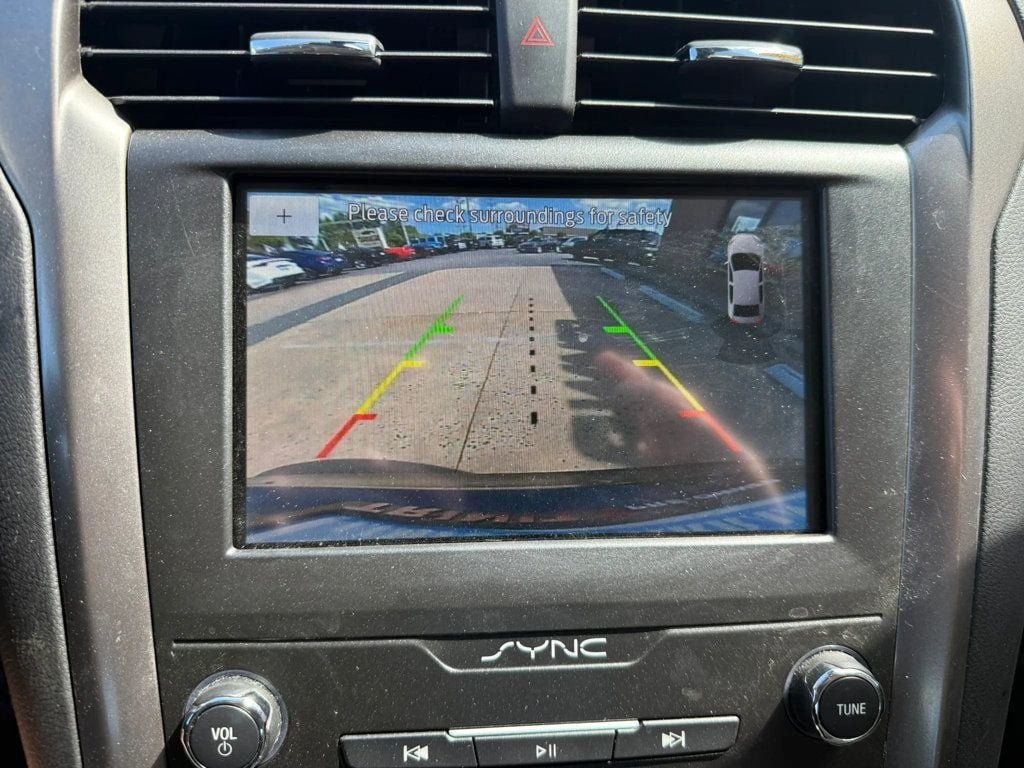 Used 2020 Ford Fusion SE FWD image 10