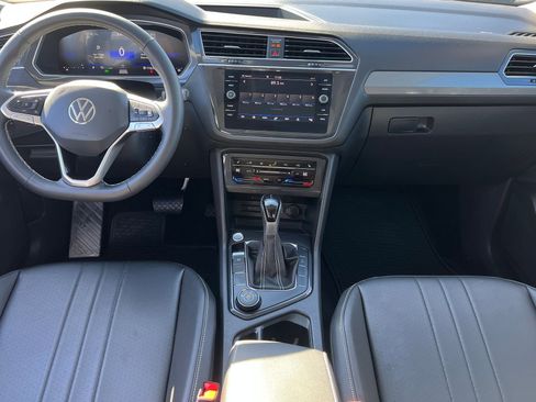 Used 2024 Volkswagen Tiguan SE image 21