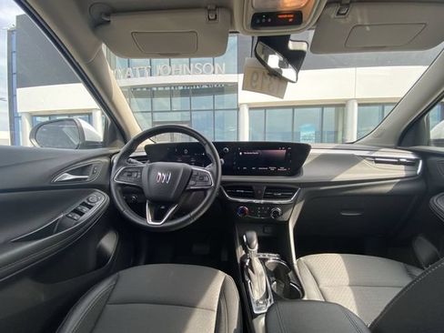 Used 2025 Buick Encore GX Preferred FWD image 5