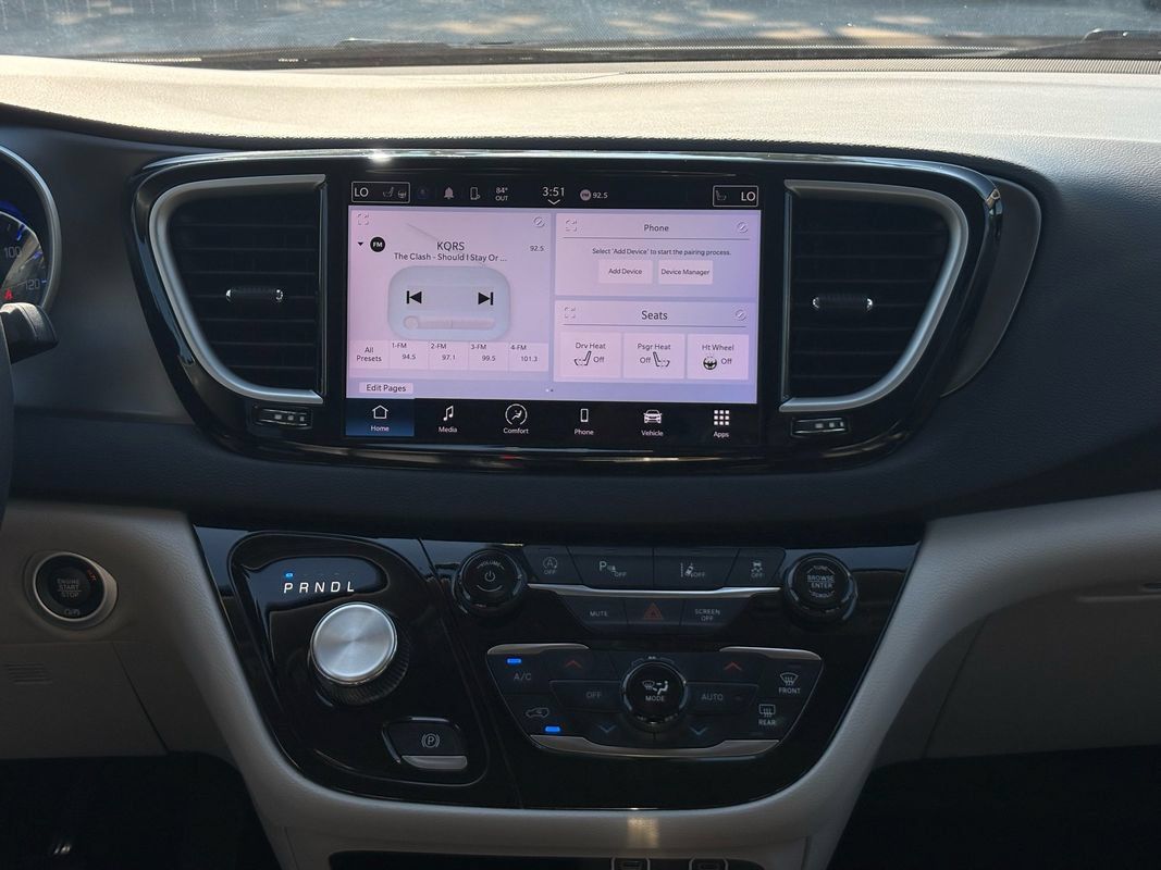Used 2024 Chrysler Pacifica Touring-L FWD image 14