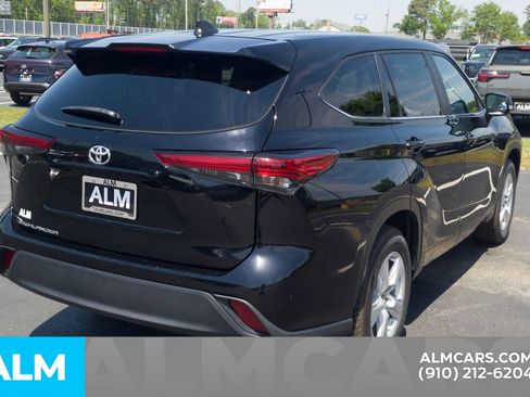Used 2023 Toyota Highlander L FWD image 6