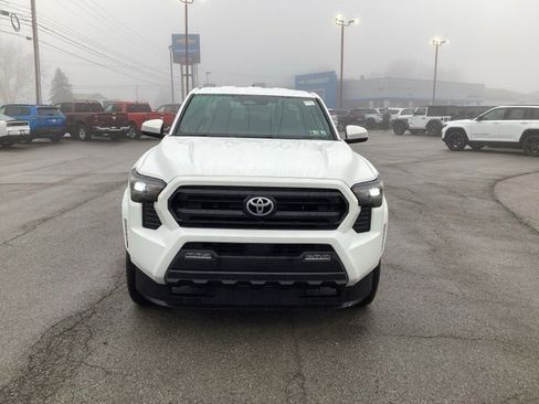 Used 2025 Toyota Tacoma SR5 image 2