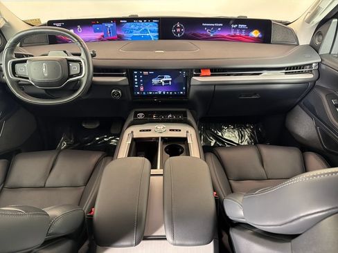Used 2025 Lincoln Navigator Reserve AWD/4WD image 23