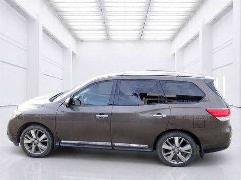 Used 2015 Nissan Pathfinder Platinum w/ Family Entertainment Package AWD/4WD image 4