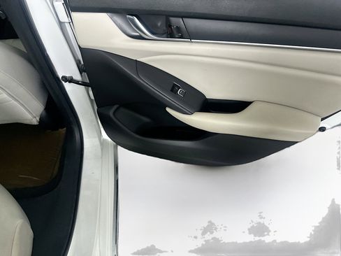 Used 2018 Honda Accord EX image 29
