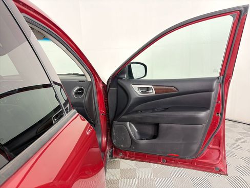 Used 2016 Nissan Pathfinder Platinum w/ Family Entertainment Package AWD/4WD image 32