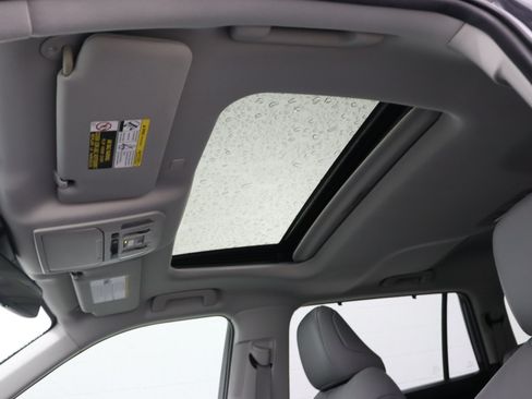 Used 2021 Toyota Highlander XLE FWD image 27