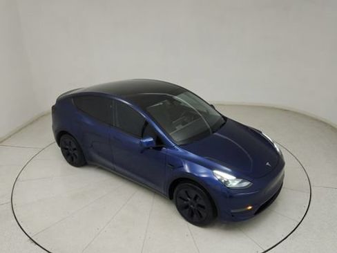 Used 2025 Tesla Model Y Long Range RWD image 21