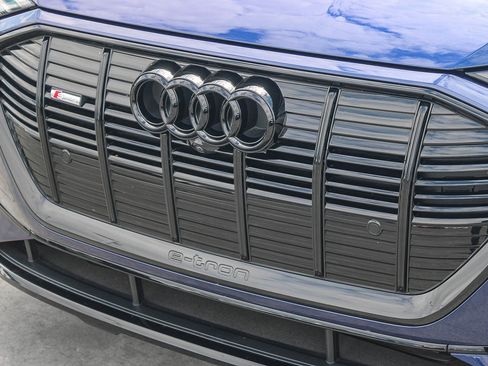 Used 2022 Audi e-tron Chronos AWD/4WD image 6