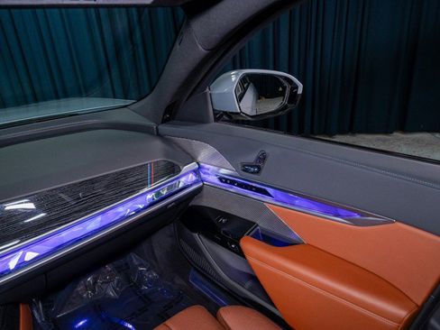 Used 2024 BMW i7 xDrive60 image 22