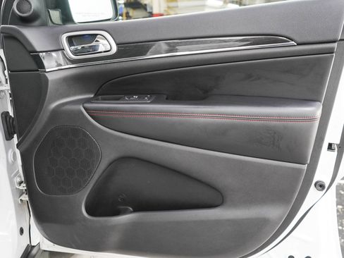 Used 2018 Jeep Grand Cherokee Trailhawk w/ Trailhawk Luxury Group AWD/4WD image 9