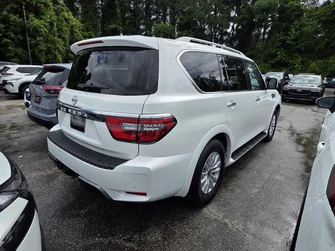 Used 2024 Nissan Armada SV AWD/4WD image 3