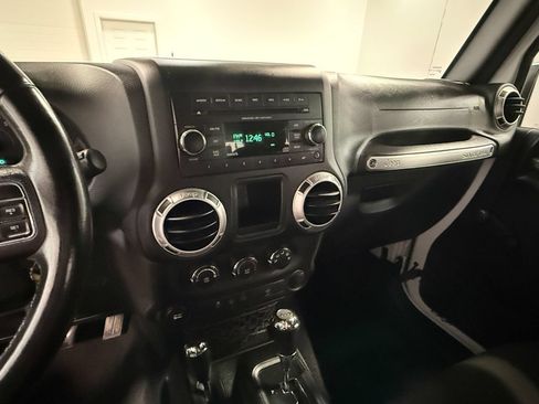Used 2018 Jeep Wrangler Rubicon w/ Trailer Tow Group AWD/4WD image 16