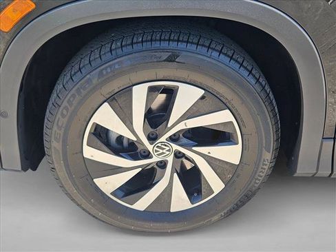 Certified 2025 Volkswagen Tiguan S FWD image 22