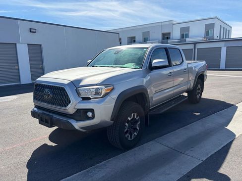 Used 2019 Toyota Tacoma TRD Off-Road w/ Technology Package image 2
