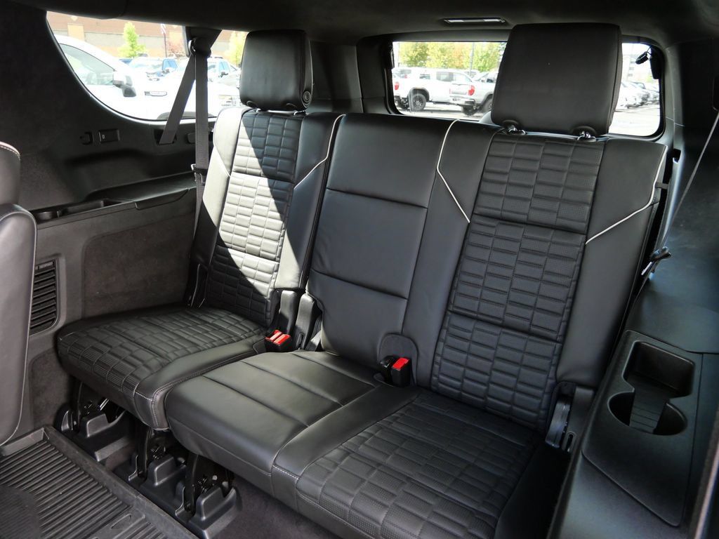 Used 2023 Cadillac Escalade ESV Premium Luxury Platinum AWD/4WD image 22