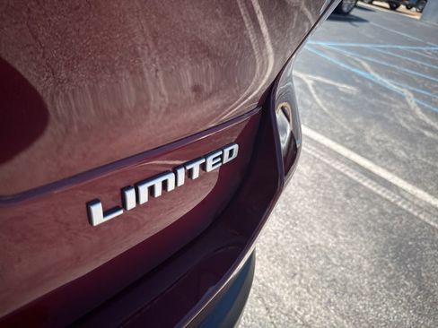 Used 2024 Jeep Grand Cherokee L Limited AWD/4WD image 49