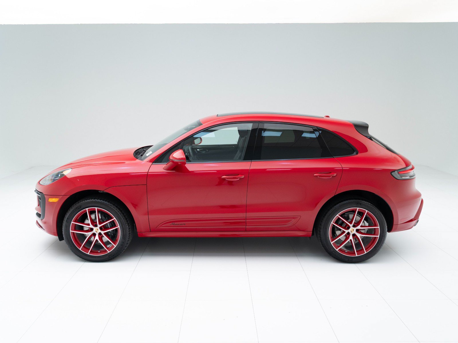 Certified 2026 Porsche Macan AWD/4WD image 2