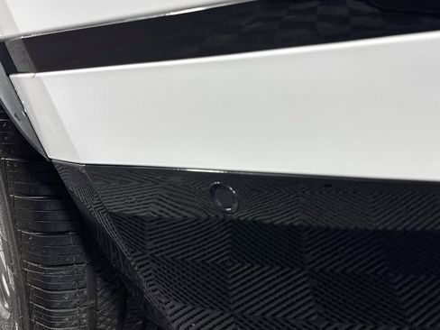 Used 2019 Land Rover Range Rover Velar R-Dynamic SE image 21