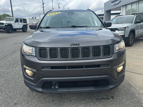 Used 2021 Jeep Compass Latitude FWD image 2