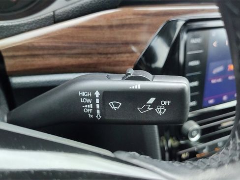 Used 2020 Volkswagen Passat 2.0T SEL image 17