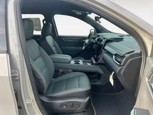 New 2026 GMC Acadia AT4 image 10