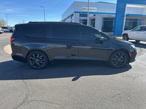 Used 2021 Chrysler Pacifica Touring w/ S Appearance Package FWD image 39
