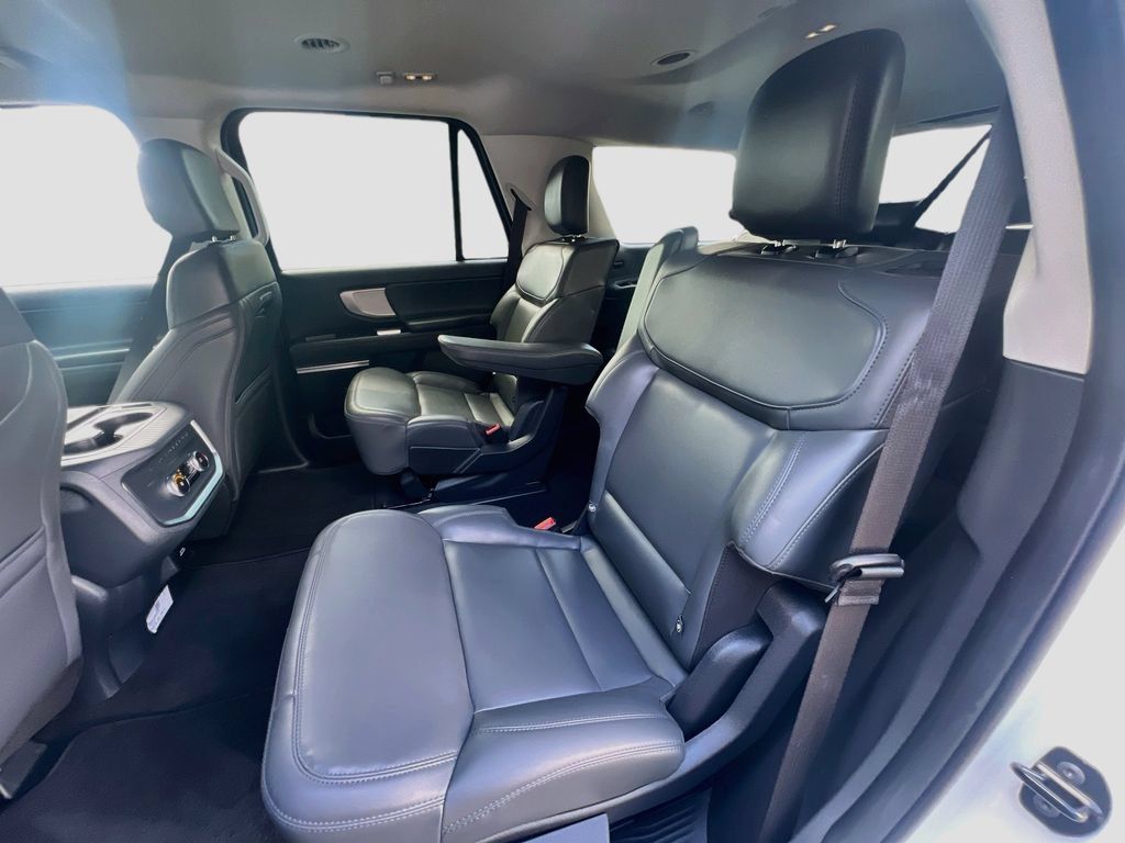 Used 2026 Ford Expedition Active RWD image 25