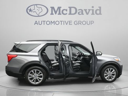 Used 2024 Ford Explorer XLT w/ Equipment Group 202A RWD image 41