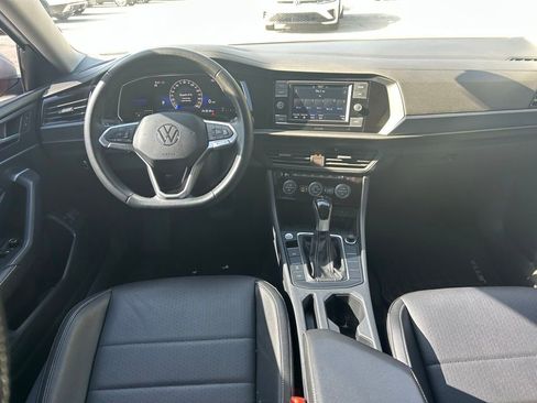Used 2023 Volkswagen Jetta SE FWD image 9