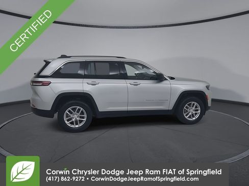 Used 2023 Jeep Grand Cherokee Laredo AWD/4WD image 16