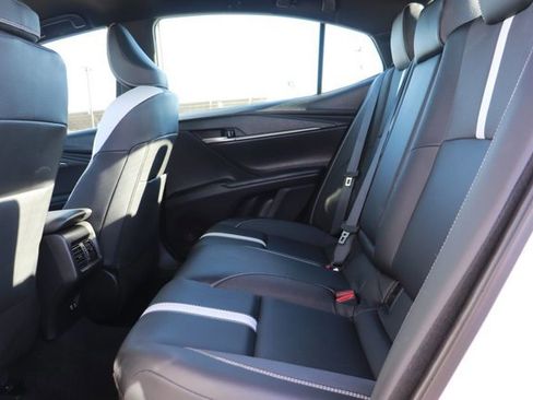 Used 2025 Toyota Camry SE image 12