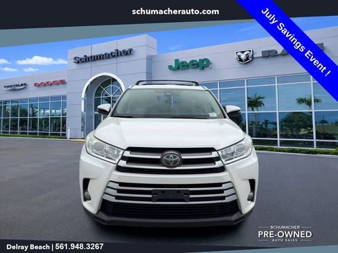 Used 2018 Toyota Highlander XLE w/ Protection Package #3 AWD/4WD image 2