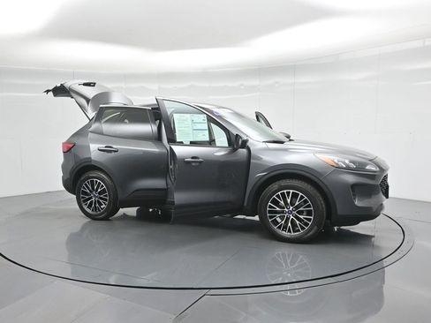 Used 2021 Ford Escape SE image 34