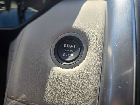 Used 2025 Land Rover Discovery Metropolitan Edition AWD/4WD image 31