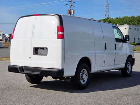 Used 2016 Chevrolet Express 3500 RWD image 5