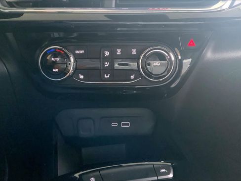 Used 2025 Chevrolet Trax RS w/ Driver Confidence Package FWD image 34
