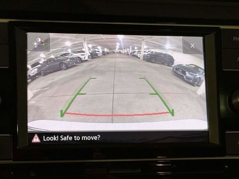 Used 2024 Volkswagen Jetta SE w/ Panoramic Sunroof Package FWD image 8
