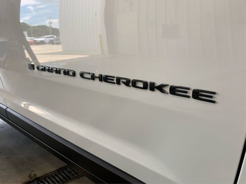 Used 2025 Jeep Grand Cherokee L Altitude AWD/4WD image 24