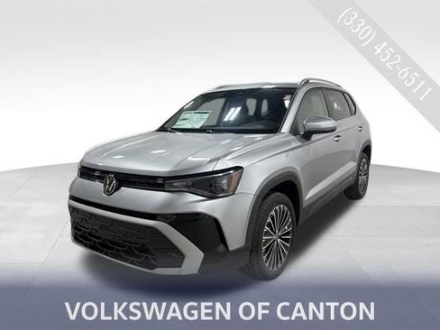 New 2026 Volkswagen Taos SE image 1