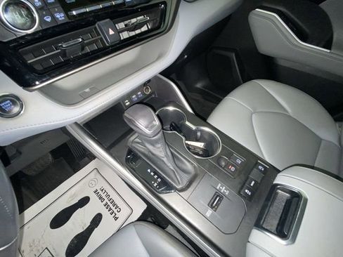 Used 2022 Toyota Highlander XLE image 20