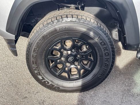 Used 2019 Toyota Tacoma SR5 image 11