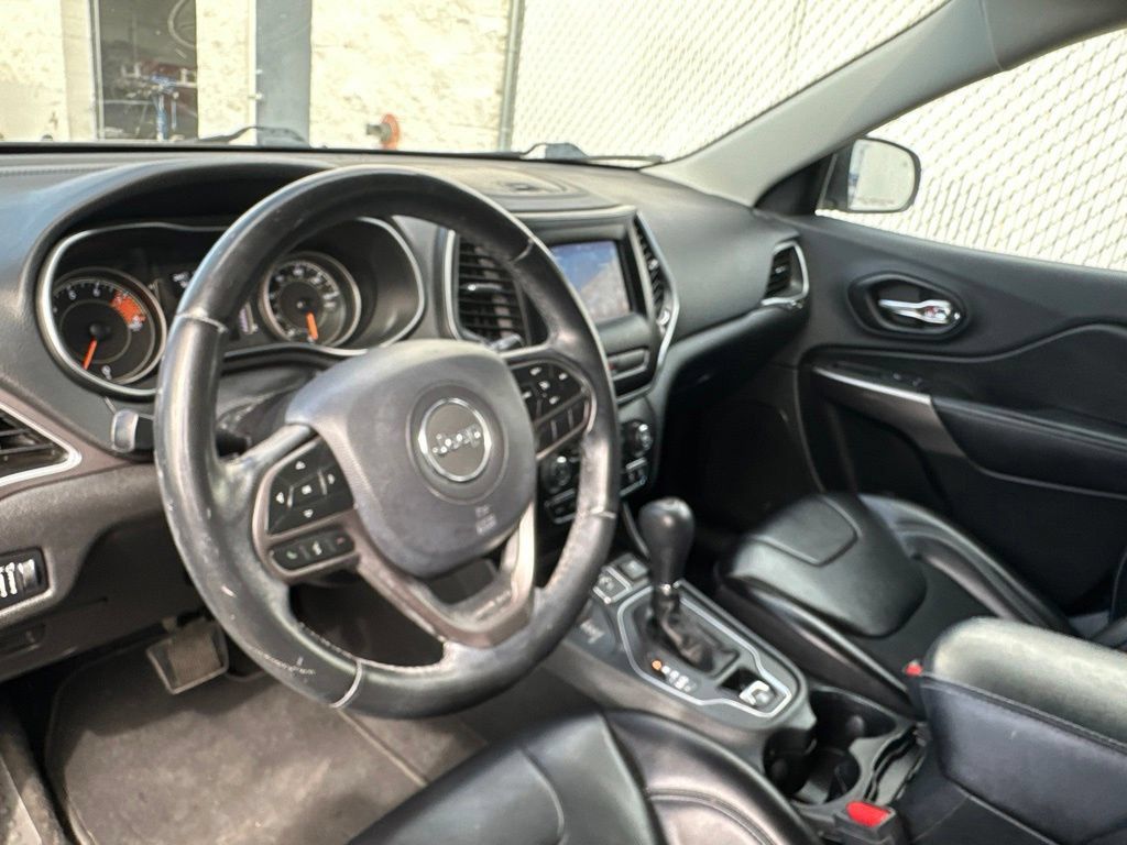 Certified 2019 Jeep Cherokee Latitude Plus AWD/4WD image 12