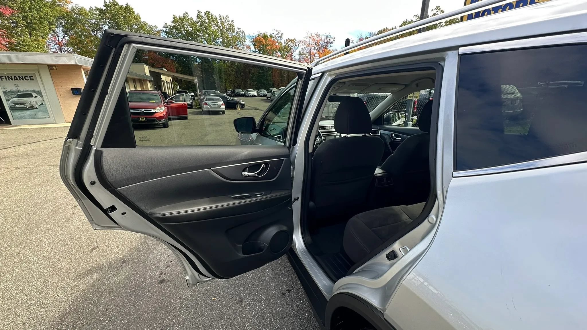 Used 2016 Nissan Rogue SV AWD/4WD image 30