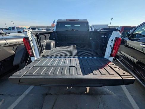 Used 2025 GMC Sierra 1500 SLT image 11
