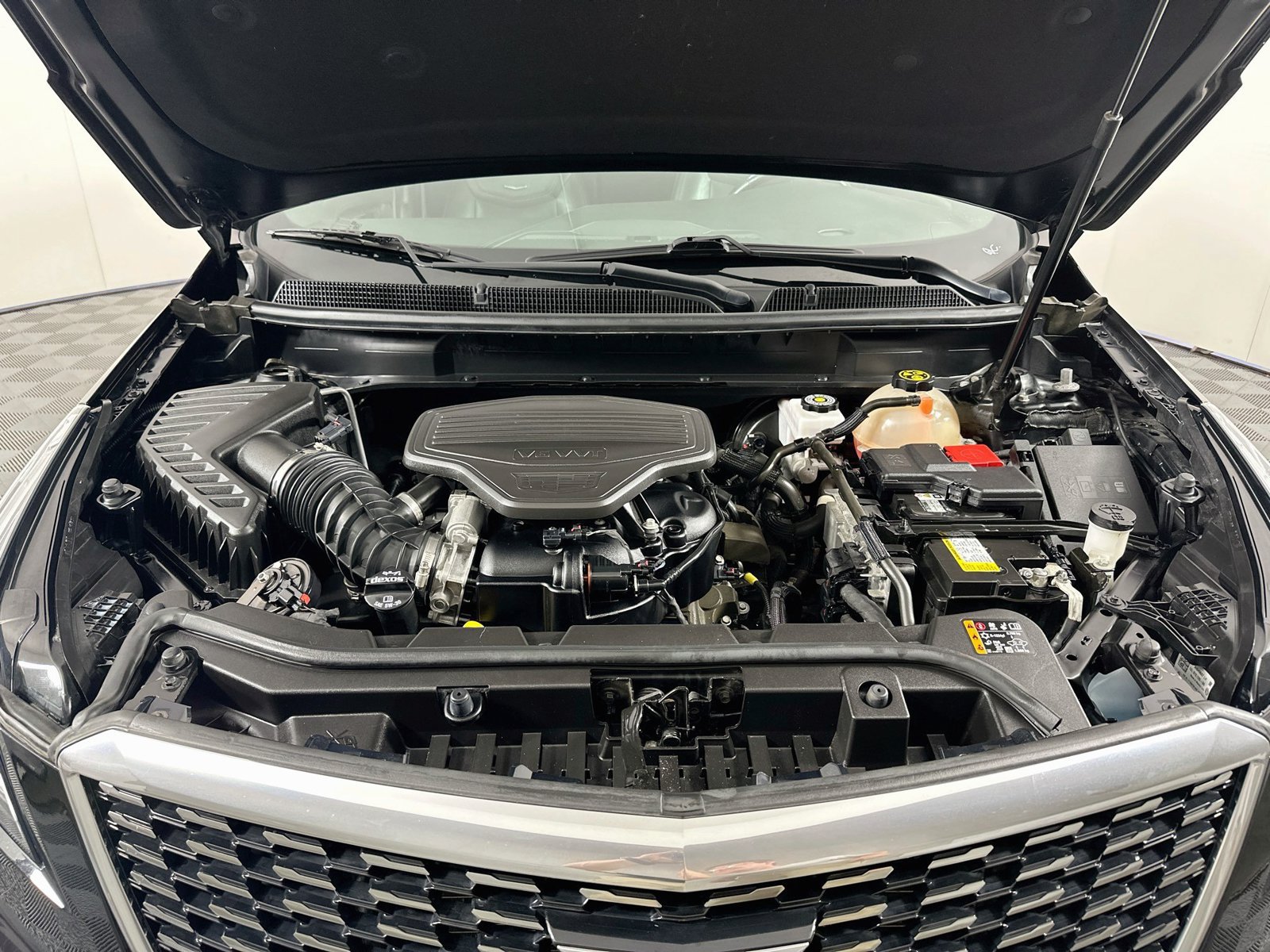 Used 2021 Cadillac XT5 Premium Luxury w/ LPO, Floor Liner Package FWD image 30