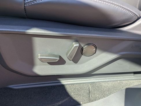 New 2025 Ford Expedition Platinum image 8