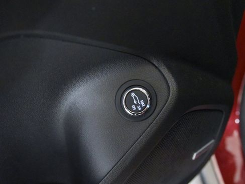 Used 2023 Chevrolet TrailBlazer RS w/ Sun and Liftgate Package image 17