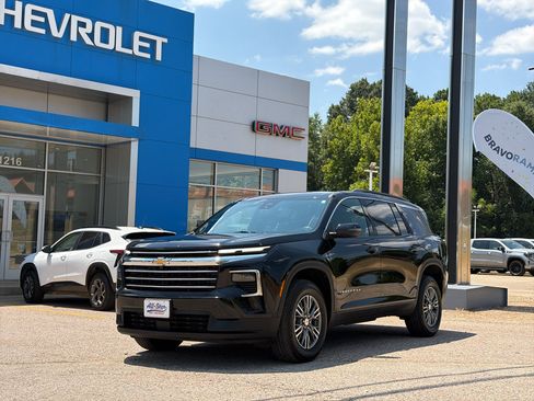 Used 2026 Chevrolet Traverse LT FWD image 14