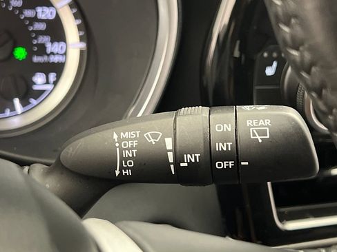 Used 2025 Toyota Highlander XLE FWD image 63